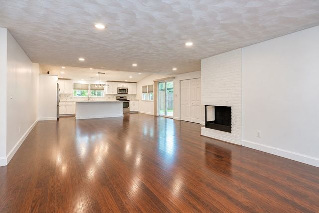12 Fairfield Ter, Framingham, MA 01701