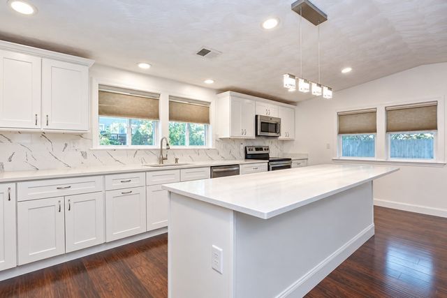 12 Fairfield Ter, Framingham, MA 01701