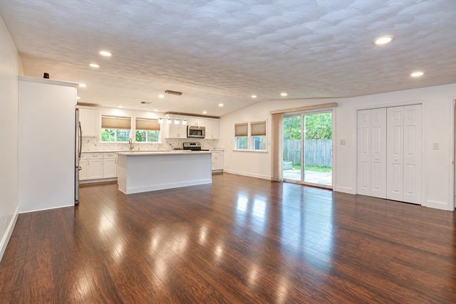 12 Fairfield Ter, Framingham, MA 01701