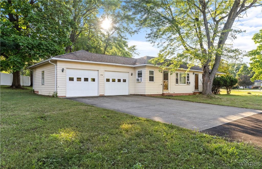 7536 Valley Circle Lane, Boston, NY 14075