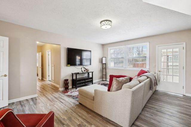 5006 Bonnaside Dr, Hermitage, TN 37076