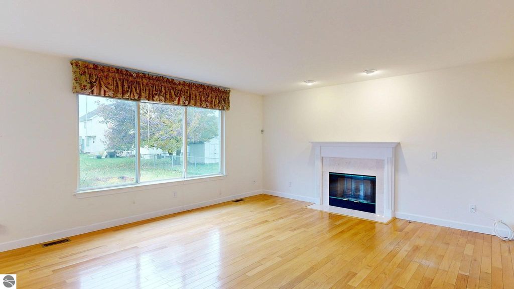 Image 12 of property listing at 1408 Abbey Lane, Mt Pleasant, MI 48858