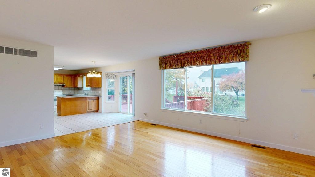 Image 13 of property listing at 1408 Abbey Lane, Mt Pleasant, MI 48858