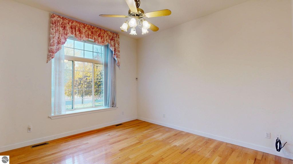 Image 14 of property listing at 1408 Abbey Lane, Mt Pleasant, MI 48858