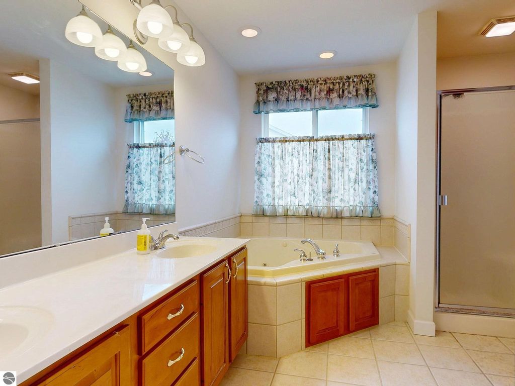 Image 19 of property listing at 1408 Abbey Lane, Mt Pleasant, MI 48858