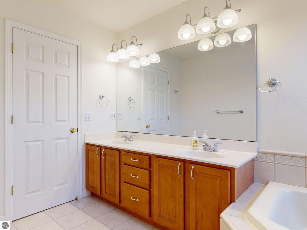 Image 20 of property listing at 1408 Abbey Lane, Mt Pleasant, MI 48858