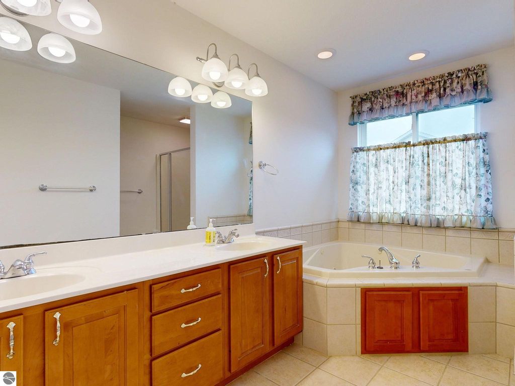 Image 21 of property listing at 1408 Abbey Lane, Mt Pleasant, MI 48858