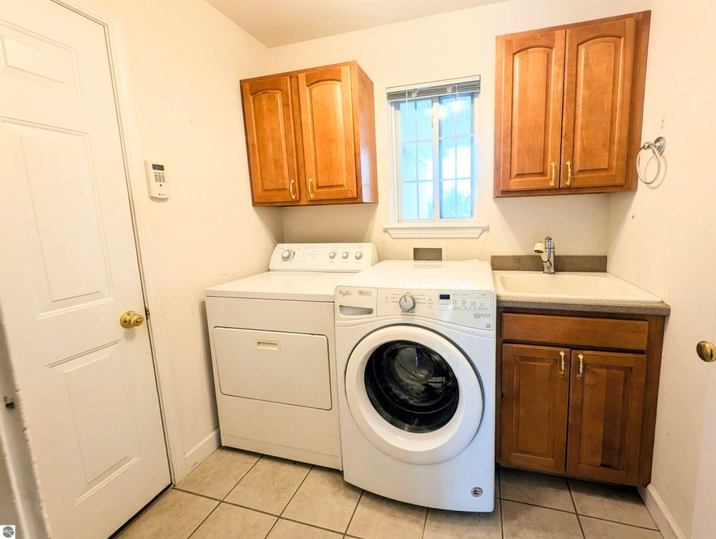 Image 34 of property listing at 1408 Abbey Lane, Mt Pleasant, MI 48858