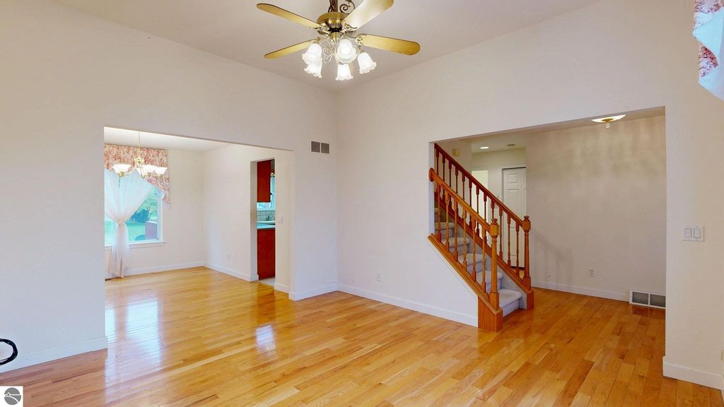 Image 6 of property listing at 1408 Abbey Lane, Mt Pleasant, MI 48858