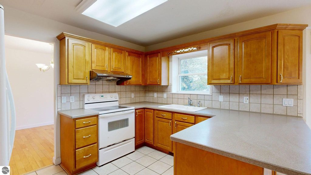 Image 7 of property listing at 1408 Abbey Lane, Mt Pleasant, MI 48858