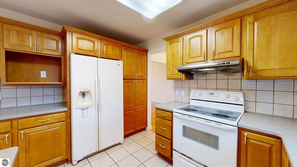 Image 9 of property listing at 1408 Abbey Lane, Mt Pleasant, MI 48858