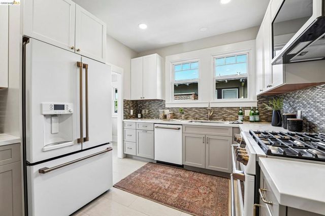 5444 Lawton Ave, Oakland, CA 94618
