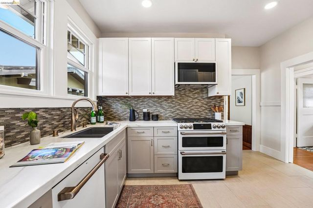 5444 Lawton Ave, Oakland, CA 94618