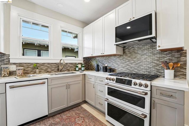 5444 Lawton Ave, Oakland, CA 94618