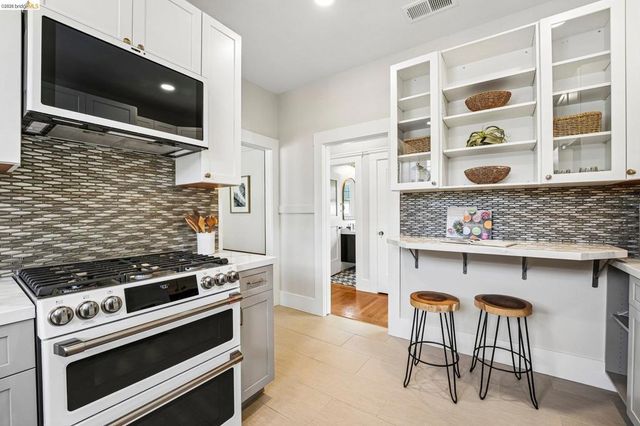 5444 Lawton Ave, Oakland, CA 94618