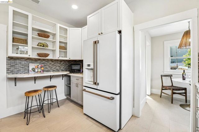 5444 Lawton Ave, Oakland, CA 94618