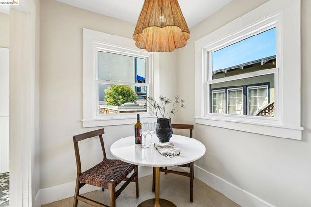 5444 Lawton Ave, Oakland, CA 94618