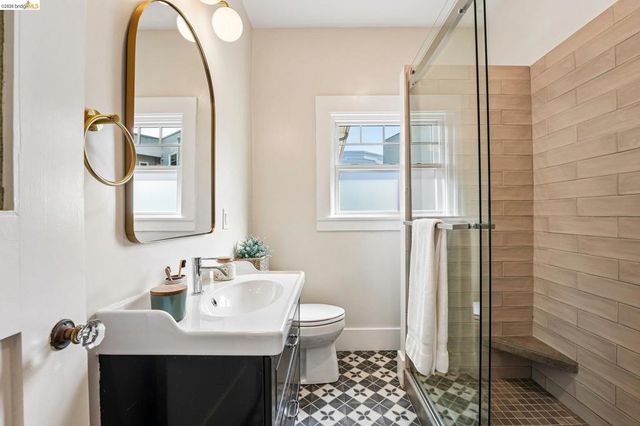 5444 Lawton Ave, Oakland, CA 94618