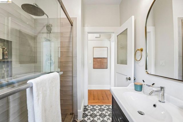 5444 Lawton Ave, Oakland, CA 94618