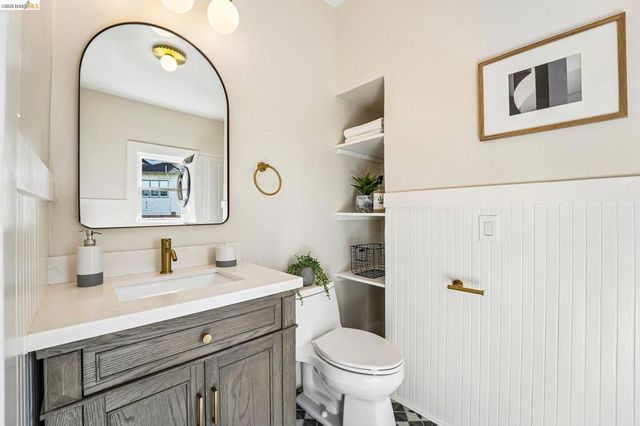 5444 Lawton Ave, Oakland, CA 94618