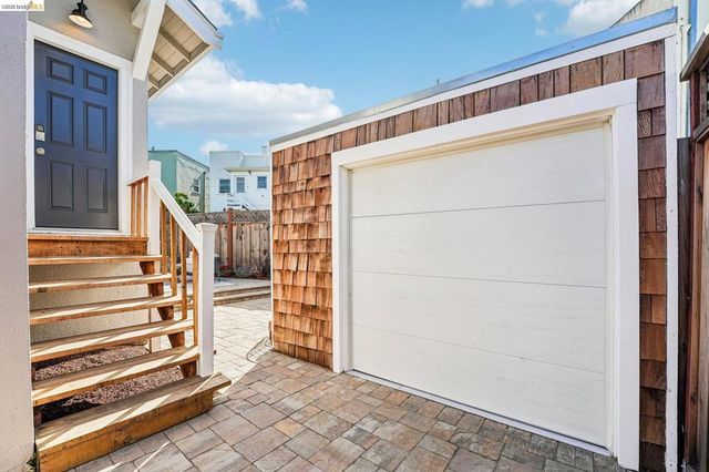 5444 Lawton Ave, Oakland, CA 94618