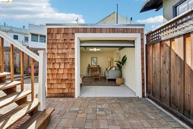 5444 Lawton Ave, Oakland, CA 94618