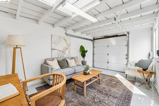 5444 Lawton Ave, Oakland, CA 94618