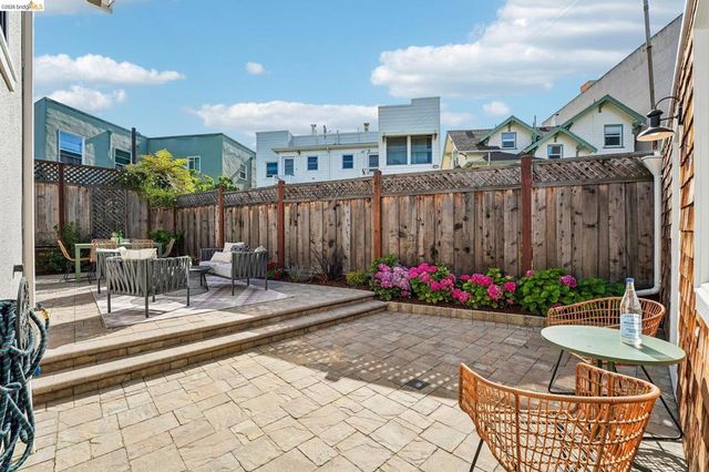 5444 Lawton Ave, Oakland, CA 94618