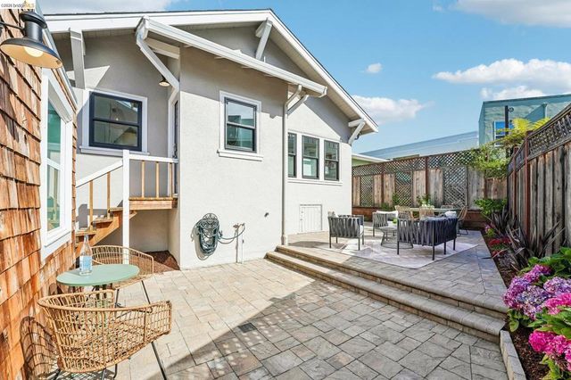 5444 Lawton Ave, Oakland, CA 94618