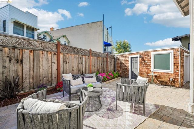 5444 Lawton Ave, Oakland, CA 94618