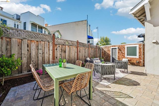 5444 Lawton Ave, Oakland, CA 94618