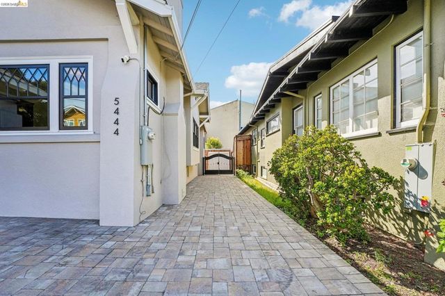 5444 Lawton Ave, Oakland, CA 94618