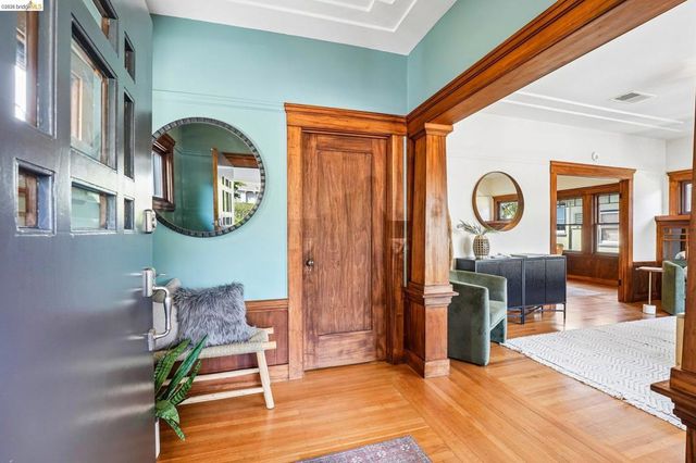 5444 Lawton Ave, Oakland, CA 94618