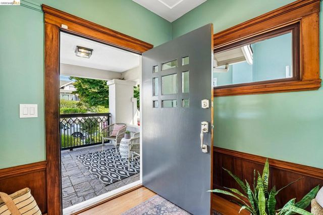 5444 Lawton Ave, Oakland, CA 94618