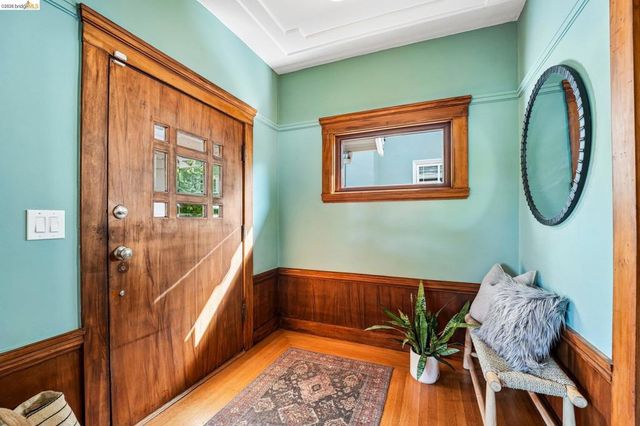 5444 Lawton Ave, Oakland, CA 94618