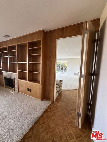 1212 Roberto Lane, Los Angeles, CA 90077