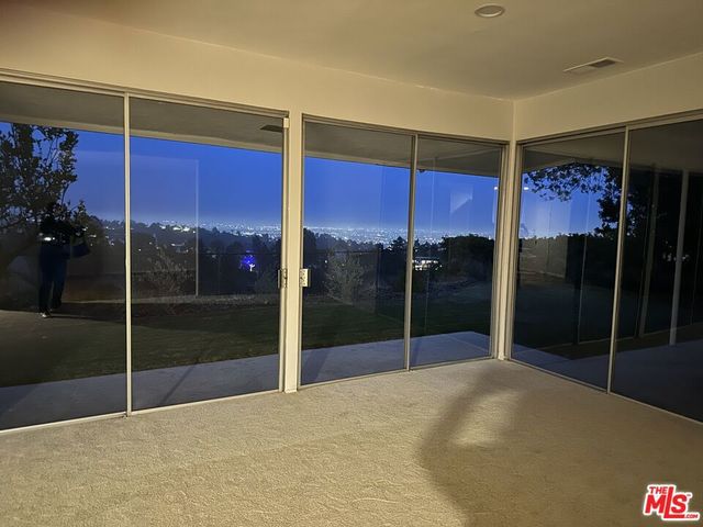 1212 Roberto Lane, Los Angeles, CA 90077