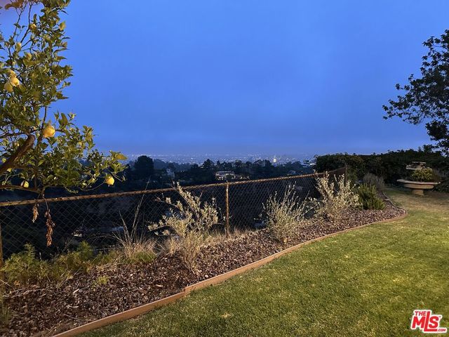 1212 Roberto Lane, Los Angeles, CA 90077