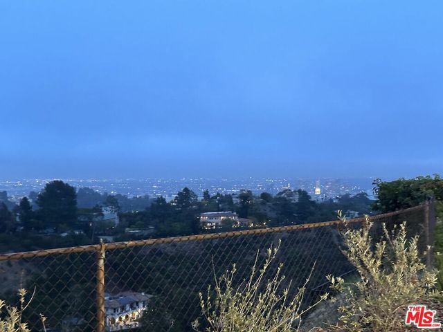 1212 Roberto Lane, Los Angeles, CA 90077