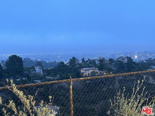 1212 Roberto Lane, Los Angeles, CA 90077