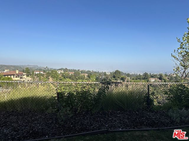 1212 Roberto Lane, Los Angeles, CA 90077
