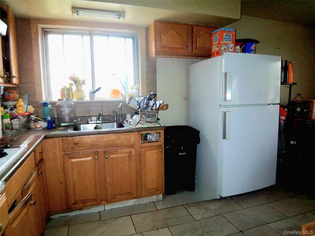 10 Teramar Way, White Plains, NY 10607