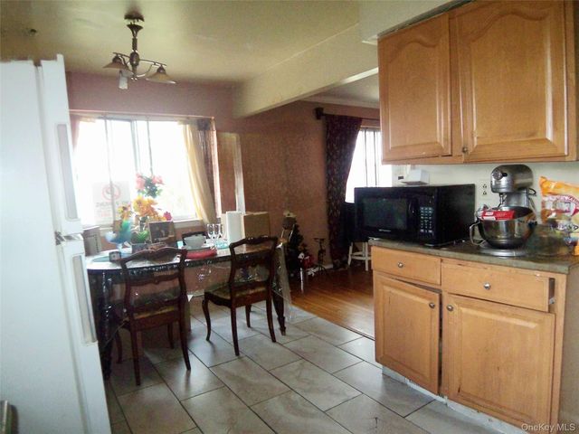 10 Teramar Way, White Plains, NY 10607