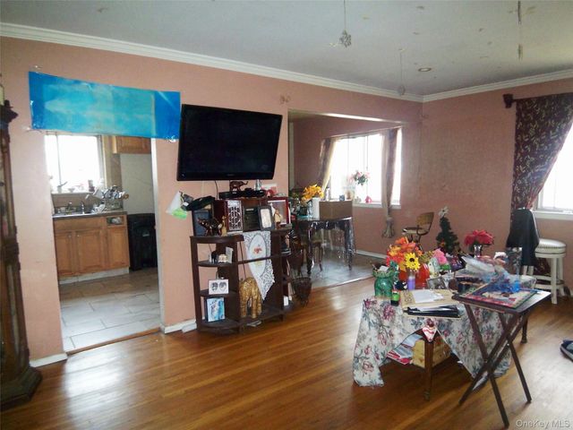 10 Teramar Way, White Plains, NY 10607