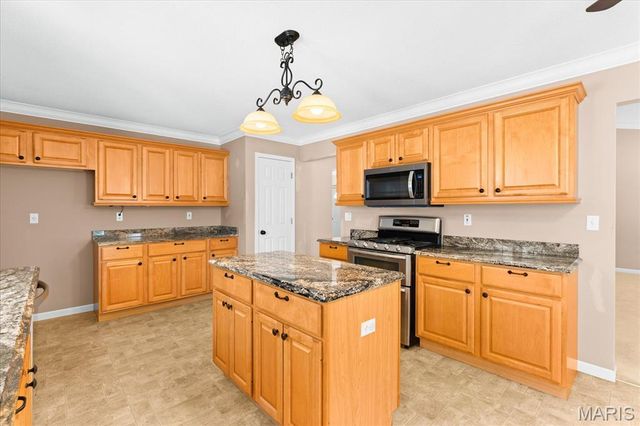 2 Grandbrook Boulevard, Collinsville, IL 62234