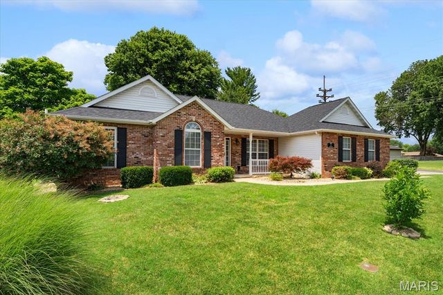2 Grandbrook Boulevard, Collinsville, IL 62234