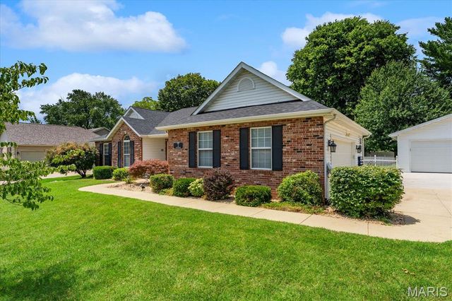 2 Grandbrook Boulevard, Collinsville, IL 62234