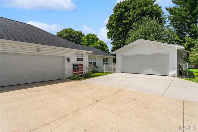 2 Grandbrook Boulevard, Collinsville, IL 62234