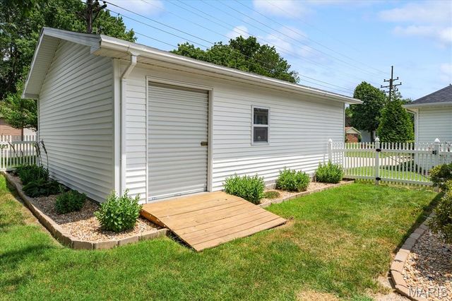 2 Grandbrook Boulevard, Collinsville, IL 62234