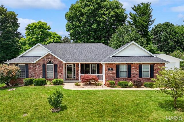 2 Grandbrook Boulevard, Collinsville, IL 62234